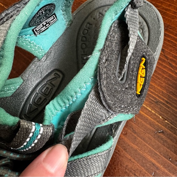 Keen‎ Whisper Sandals Women's 7.5 Gray Teal Waterproof Hiking Outdoor Shoes - Picture 7 of 7